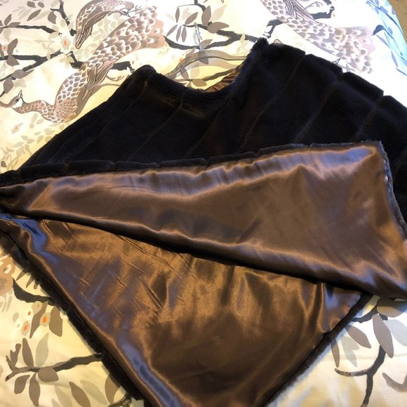 Tourance Luxurious Surroundings Chocolate Poncho - Picture 2 of 3